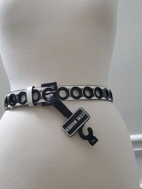STEVE MADDEN WHITE BELT WITH BLACK GROMMETS